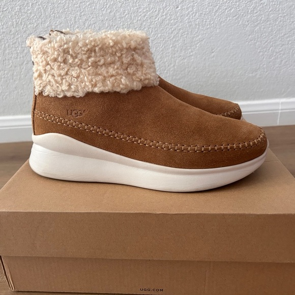 Ugg Australia Woman’s Montrose Sneaker, Zip Back- EUC - Picture 12 of 15
